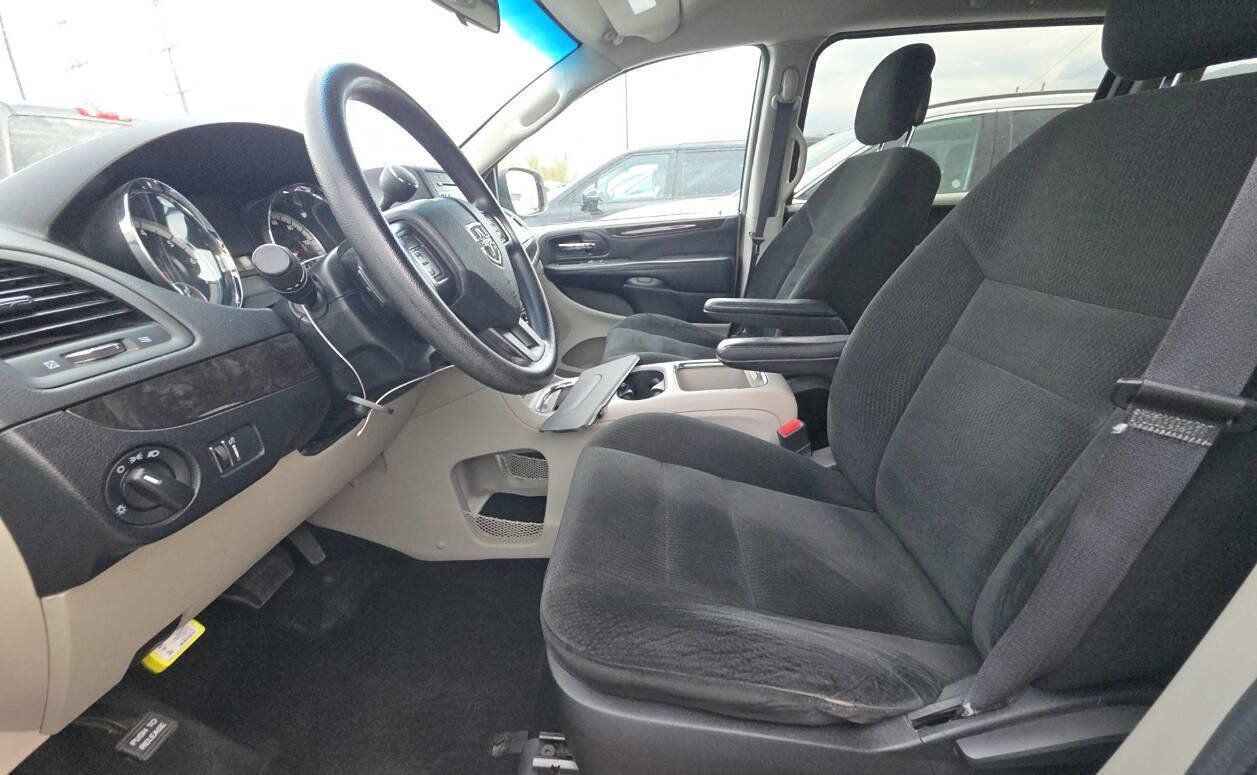 Used 2016 Dodge Grand Caravan SXT FWD image 10