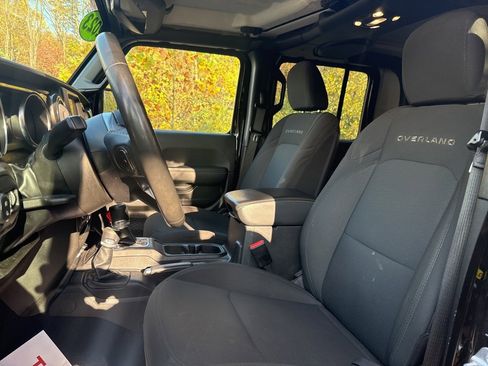 Used 2023 Jeep Gladiator Overland image 17