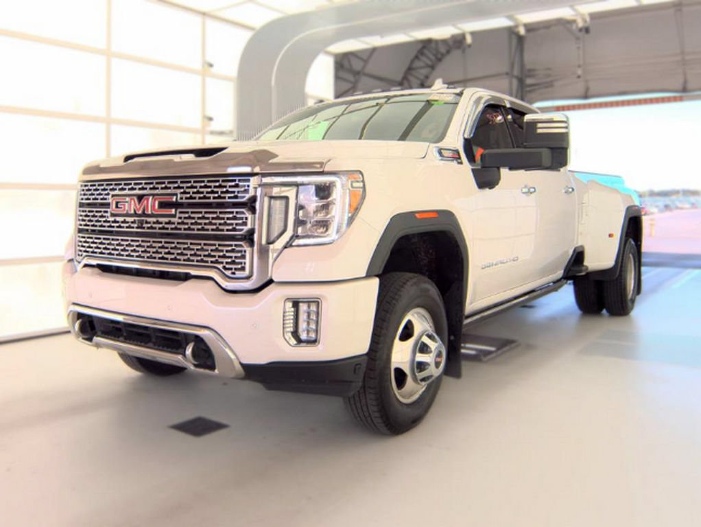 Used 2021 GMC Sierra 3500 Denali w/ Denali Ultimate Package AWD/4WD image 2