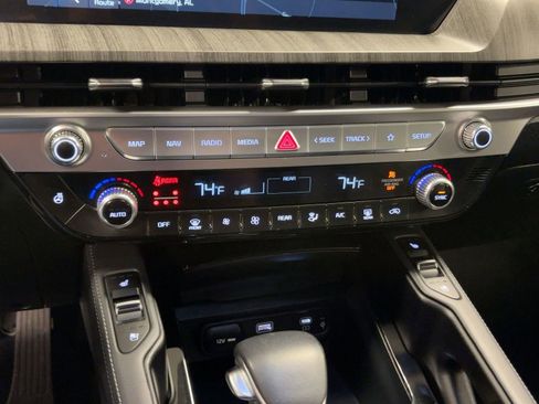 Used 2024 Kia Telluride EX w/ EX Captain's Chair Package image 26