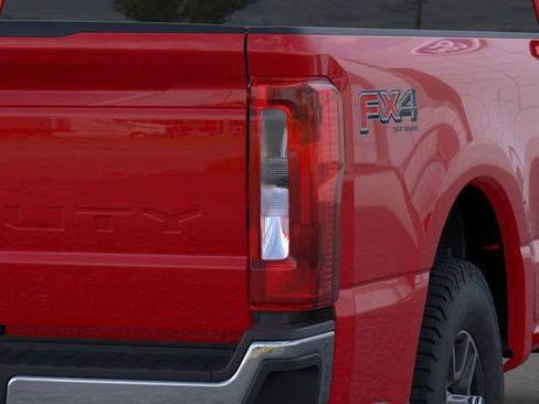 New 2025 Ford F250 XLT w/ FX4 Off-Road Package image 21