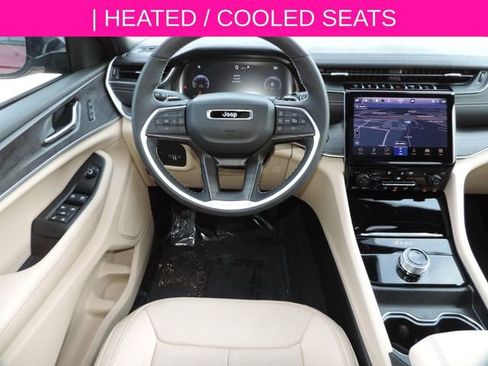 Used 2025 Jeep Grand Cherokee L Limited w/ Luxury Tech Group II image 19