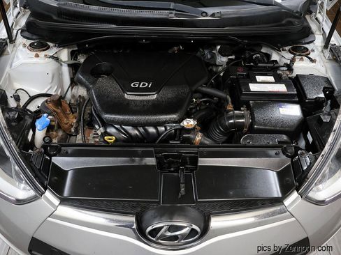 Used 2016 Hyundai Veloster FWD image 34