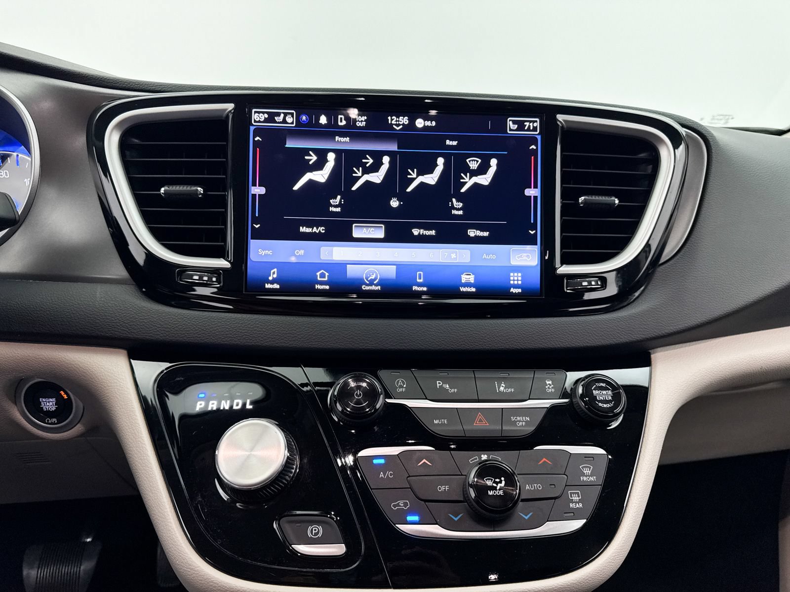 Used 2024 Chrysler Pacifica Touring-L FWD image 21