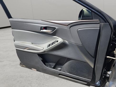 Used 2019 Toyota Avalon XLE w/ Carpet Mat Package FWD image 14