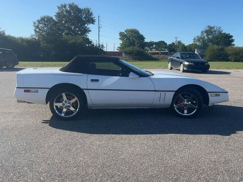 Used 1989 Chevrolet Corvette Convertible RWD image 6