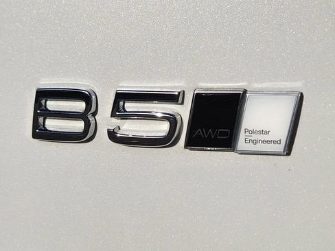 Certified 2023 Volvo XC40 B5 Ultimate w/ Climate Package image 19