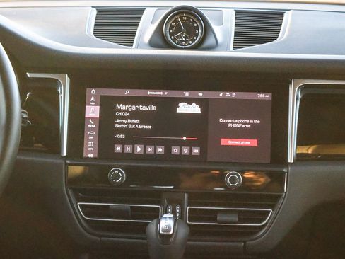 Used 2022 Porsche Macan Base image 24