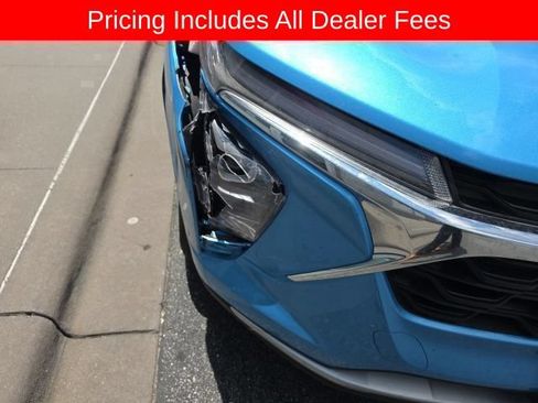 Used 2025 Chevrolet Trax LT w/ Driver Confidence Package FWD image 11