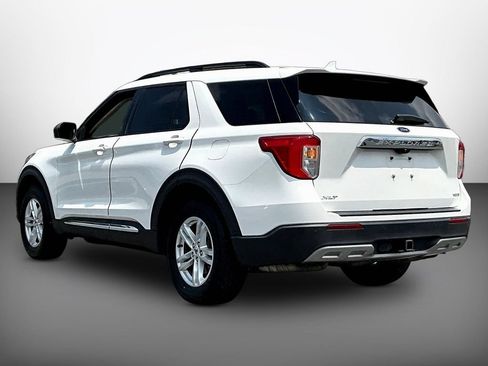 Used 2020 Ford Explorer XLT w/ Equipment Group 202A AWD/4WD image 4