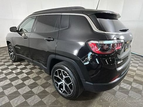 Used 2024 Jeep Compass Limited AWD/4WD image 5