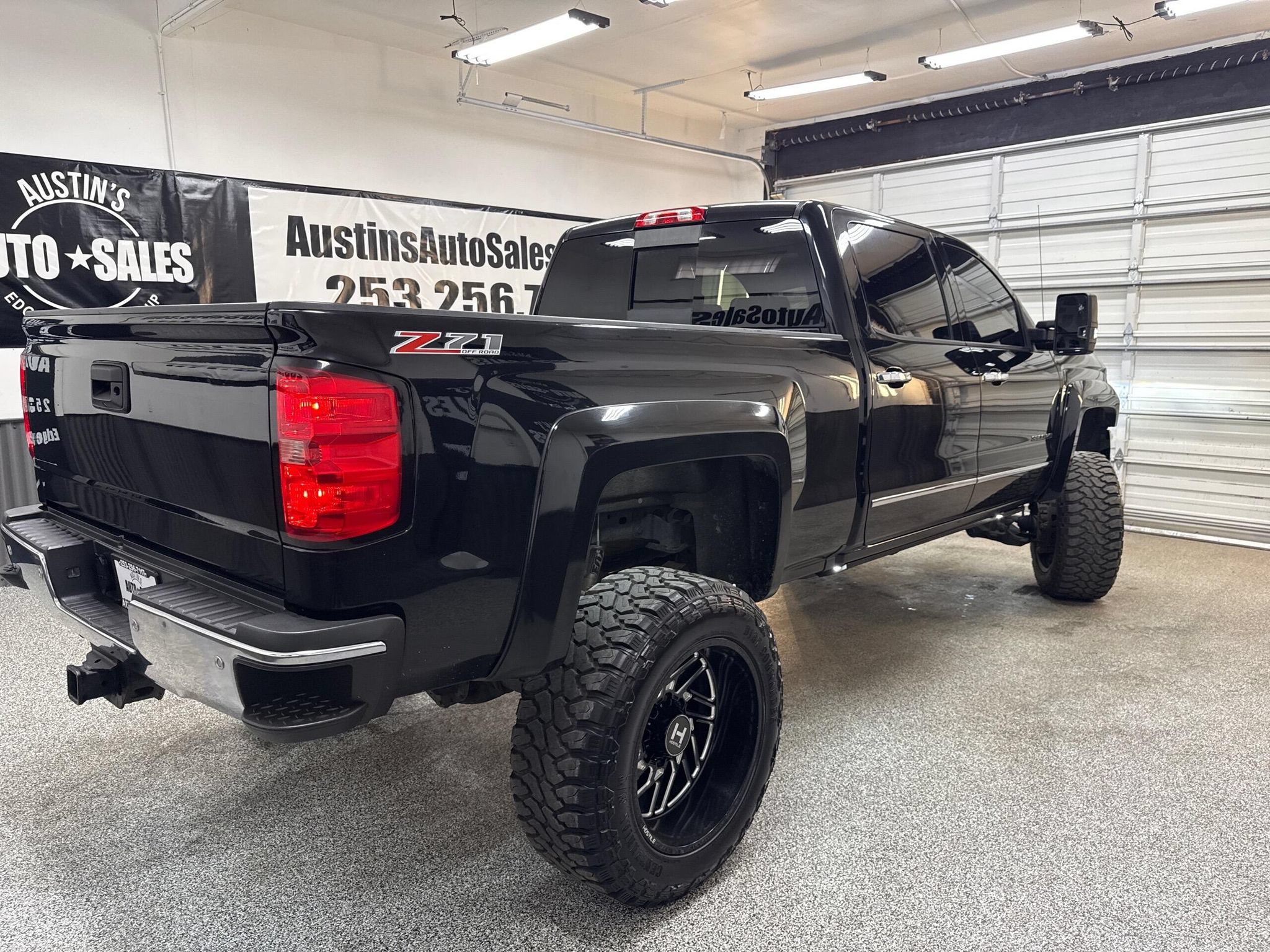 Used 2015 Chevrolet Silverado 3500 LTZ AWD/4WD image 3
