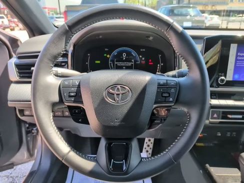 Used 2025 Toyota Camry SE FWD image 18