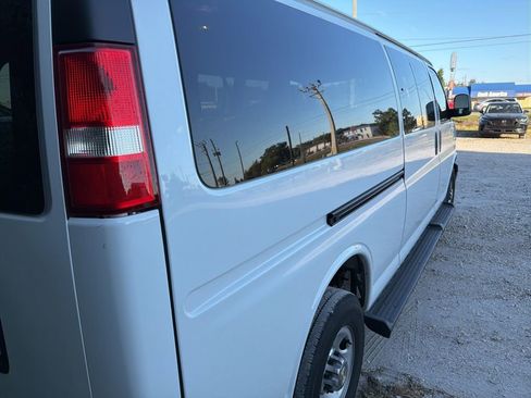 Used 2025 Chevrolet Express 3500 LT w/ LT Preferred Equipment Group image 5