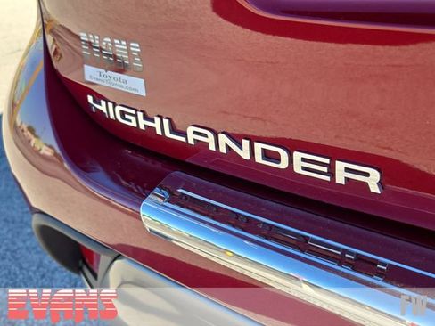 Certified 2026 Toyota Highlander Platinum AWD/4WD image 4