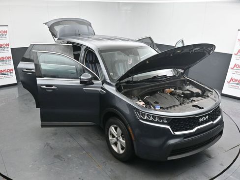 Used 2023 Kia Sorento LX image 25