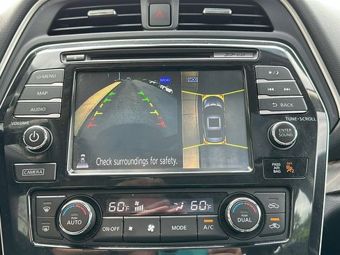 Used 2017 Nissan Maxima Platinum FWD image 21