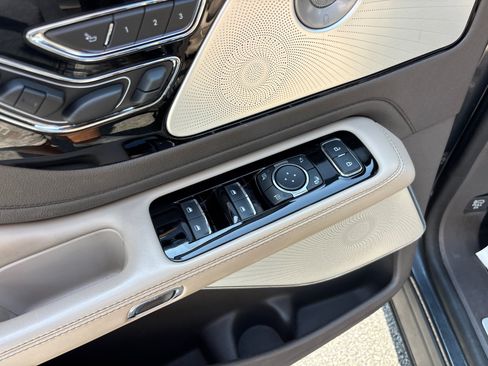 Certified 2022 Lincoln Aviator Reserve w/ Equipment Group 201A AWD/4WD image 13