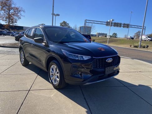 Used 2025 Ford Escape Active image 2