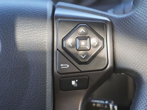 Used 2017 Toyota Tacoma TRD Off-Road image 25