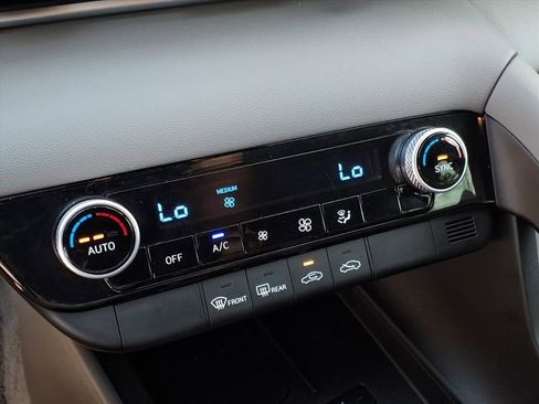 Certified 2025 Hyundai Elantra Sport image 22