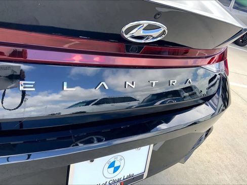 Used 2023 Hyundai Elantra SEL w/ Preferred Accessory Package image 9