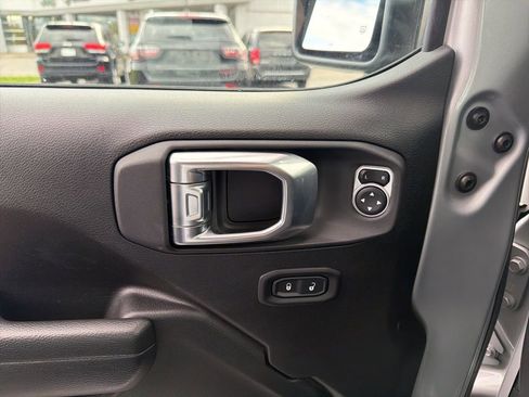 Used 2022 Jeep Wrangler Sport S image 27