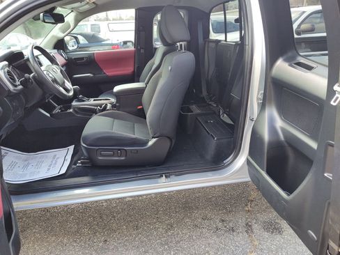 Used 2021 Toyota Tacoma TRD Sport image 13