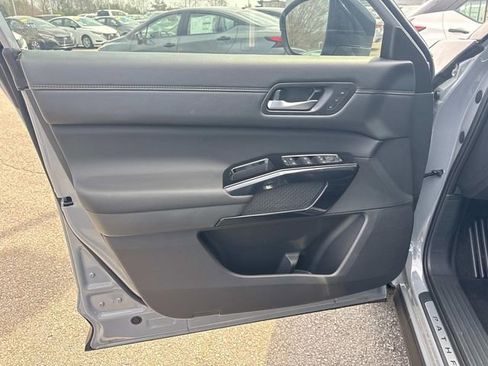 New 2026 Nissan Pathfinder Platinum image 24