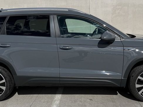 Certified 2024 Volkswagen Taos SE image 3