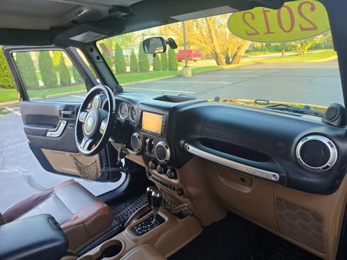 Used 2012 Jeep Wrangler Sahara w/ Connectivity Group AWD/4WD image 26