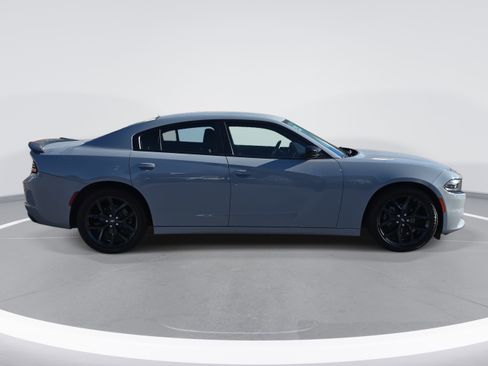 Used 2022 Dodge Charger SXT w/ Blacktop Package image 4
