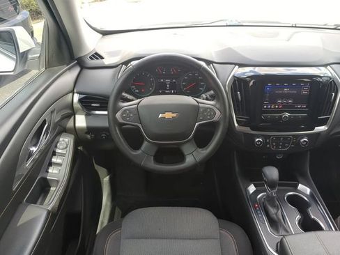 Used 2021 Chevrolet Traverse LT FWD image 18