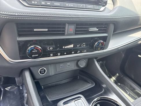 Used 2023 Nissan Rogue SV FWD image 21