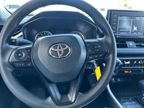 Certified 2022 Toyota RAV4 LE AWD/4WD image 17