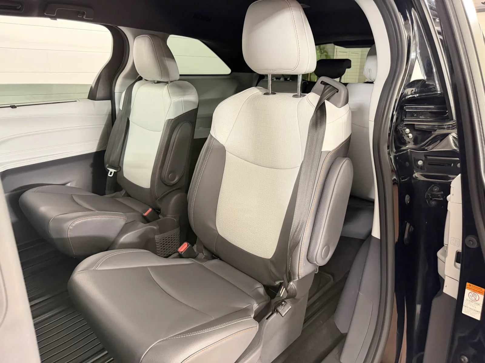 Used 2021 Toyota Sienna XSE AWD/4WD image 30
