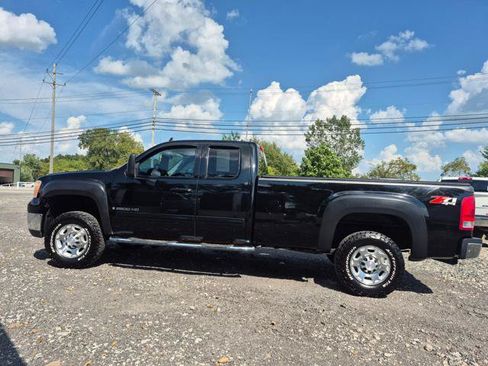 Used 2008 GMC Sierra 2500 SLT w/ Z71 Off-Road Package AWD/4WD image 2