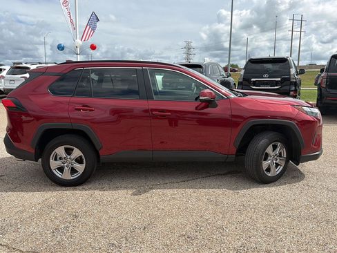 Used 2025 Toyota RAV4 XLE AWD/4WD image 2