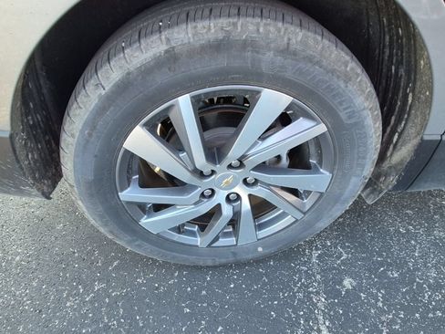 Used 2024 Chevrolet Equinox Premier AWD/4WD image 9
