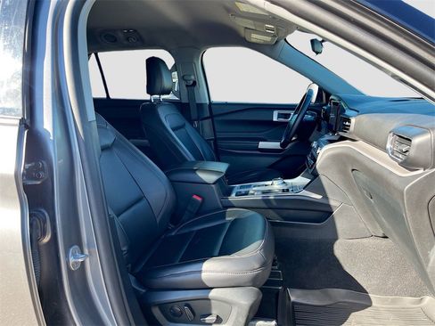 Used 2023 Ford Explorer XLT w/ Equipment Group 202A image 28