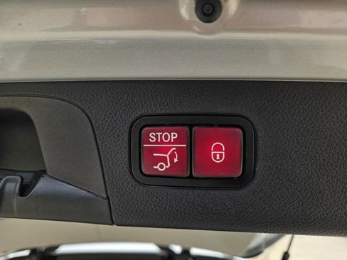 Used 2020 Mercedes-Benz GLC 300 4MATIC image 11