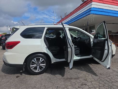 Used 2017 Nissan Pathfinder SV w/ SV Tech Package image 33