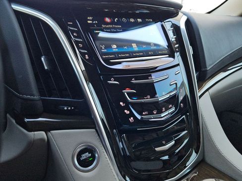 Used 2020 Cadillac Escalade Premium Luxury image 19