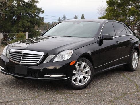 Used 2013 Mercedes-Benz E 350 Sedan image 4