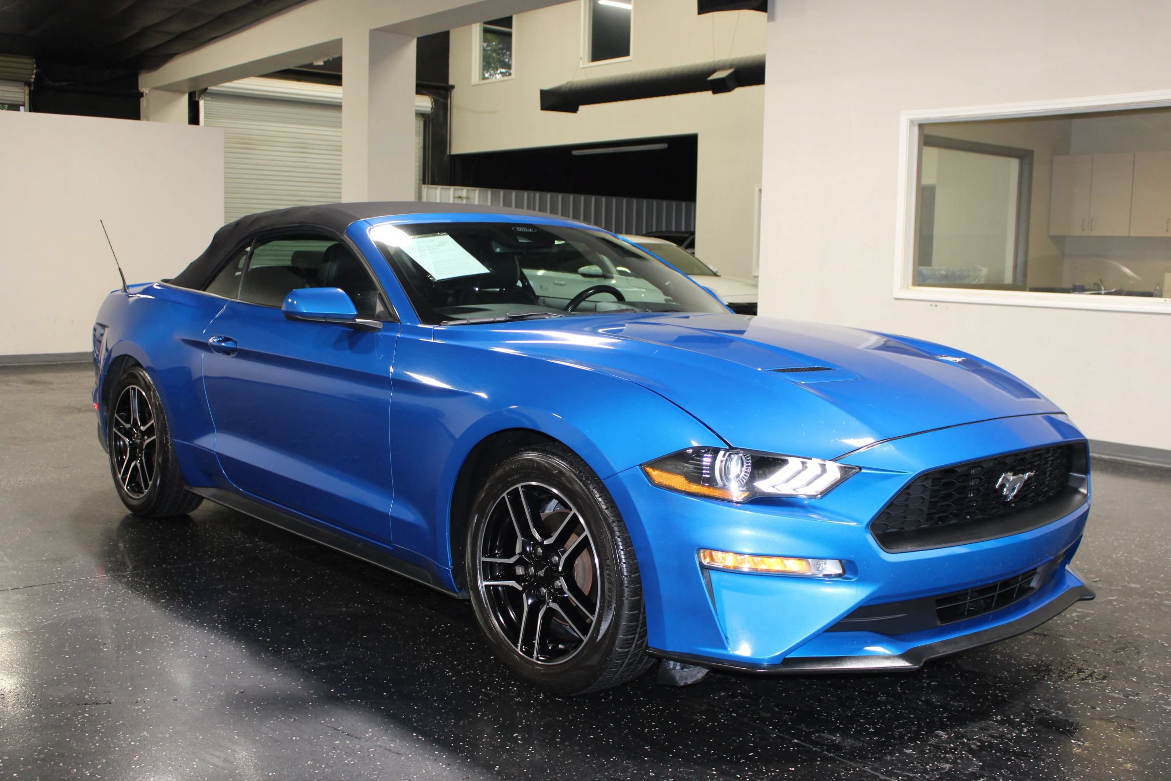 Used 2021 Ford Mustang Premium RWD image 1