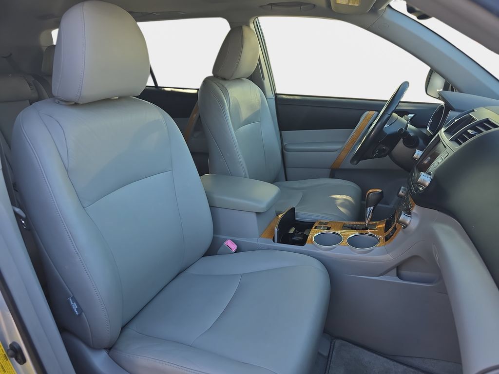 Used 2009 Toyota Highlander Limited AWD/4WD image 12
