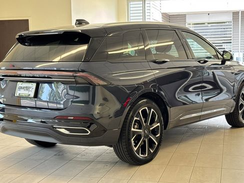 Used 2024 Lincoln Nautilus Reserve AWD/4WD image 4