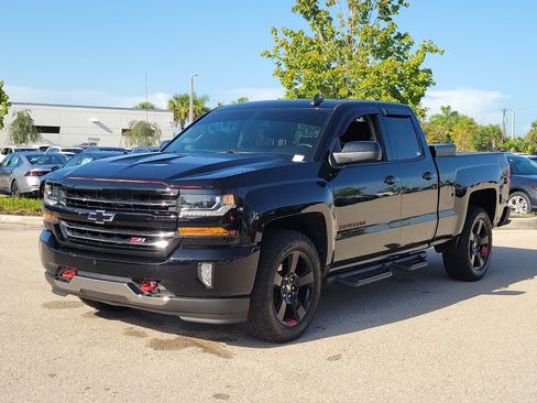 Used 2018 Chevrolet Silverado 1500 LT w/ Redline Edition AWD/4WD image 3