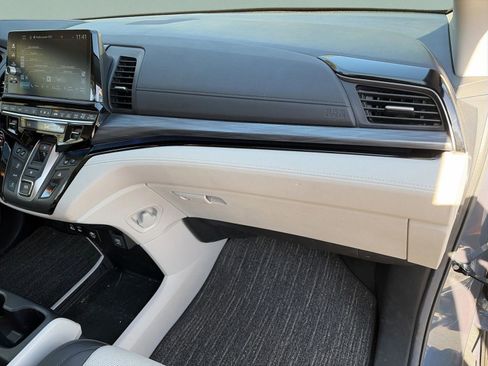 Used 2025 Honda Odyssey Elite image 17