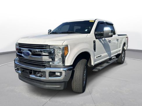 Used 2017 Ford F250 Lariat w/ Lariat Ultimate Package AWD/4WD image 2